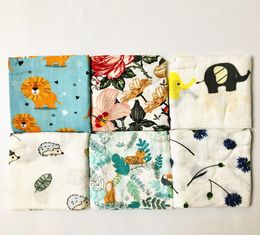 Couvertures pour bébé Burp Cloths Impression de bande dessinée Gaze Foulard Enfant Bandana Bavoirs Emmaillotage 6060cm Mode Nouveau-né Triangle Tête Sca7275010