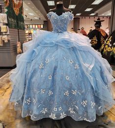 Bébé bleu volants 15 robe Quinceanera 2024 hors de l'épaule fleurs brillantes robe de bal robes de coing princesse formelle Ocn 322