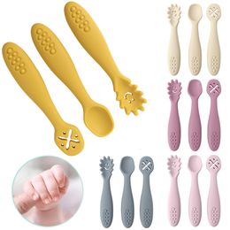 Biberons # 3PCS Silicone Cuillère Fourchette Pour Ustensiles Ensemble Alimentation Nourriture Tout-petit Apprendre À Manger Formation Doux Couverts Vaisselle Pour Enfants 230427