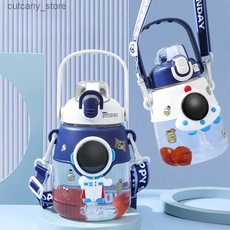 Garrafas de bebê # Tanque de água infantil com palha Kawaii plástico dos desenhos animados astronauta 1200ML grande capacidade ao ar livre bonito crianças alta beleza L240327