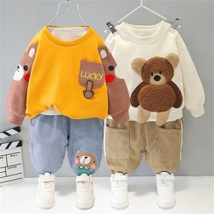 Baby boy katoen tweedelig pak meisje plus fluwelen warmte cartoon beer schattige babykleding t-shirt kind 220326