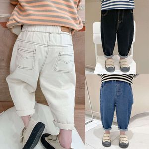 Bébé garçon fille lâche nouvelle mode coréen style décontracté couleurs de couleur solide printemps automne pantalon en jean pour enfants pour 1 à 7 ans l2405