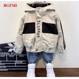 Baby Jungen Jacke Herbst Gefüttert Kinder Mäntel Mode Brief Zipper Jungen Frühling Koreanische kinder Windjacke Oberbekleidung 220222