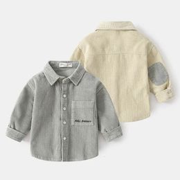 Baby garçons chemises à manches longues Blouse Blouse en velours côtelé Cardigan Kids White Shirt for Toddler Boys Blouse Children Tops Automne 240326