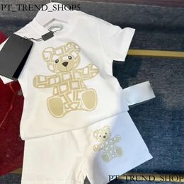 Baby Casual Suit Bear Letter Letter Korte Mouw Set Zomer Katoen Shorts Leuke trainingsuit Witgrijze kleding Sets 66-100cm 007