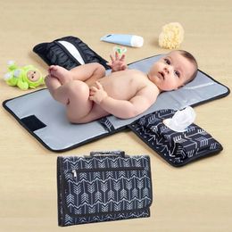 Babycommode Draagbaar aankleedkussen voor babyluiertas of aankleedtafel Pad Luierwisselmat met één hand geboren babyspullen 240119