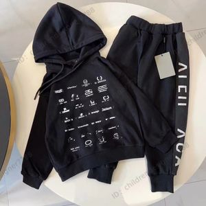 Babykleding Set Hoodies en broek Babymeisjes Jongens Tracksuit Luxe ontwerpers Brief Letter Long Sleeve Hoodie Peuter Designer Designer Kinderkleding