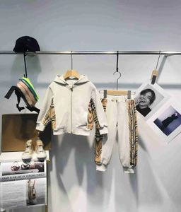 ropa de ropa para bebés ropa de chaqueta para niños talla 100-150 cm 2pcs chaqueta con capucha con capucha y panel de diseño a cuadros