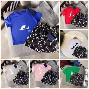 Babykleding Kinderen Designer Set Kid Sets Toddler Clade 2-11 Leeftijd Girl Boy T Shirt Summer Shorts Mouw met letters Tags Classic AAA DHGATE