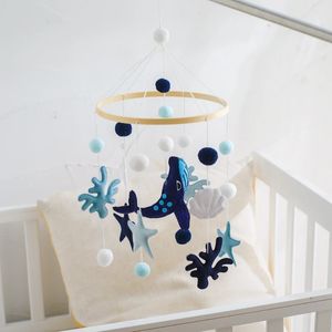 Baby Crib Mobiles Cartoon Filt Whale Ratles Toys Born Music Box Bed Bell Hangen Hanghouder Bracket Infant Gifts 240409