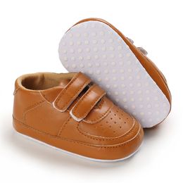 Baby Crib schoenen voor jongenstrainers schoenen eerste wandelaars pu lederen solide baby schoenen pasgeboren schoeisel 0-18m