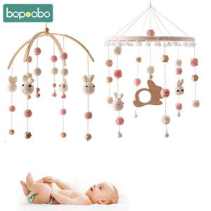 Baby Crib Wood Crochet Rabbit Bed Bell Wol Ratels speelgoed Mobile Toddler 012 Maanden Carrousel voor COTS Musical Gift 240409