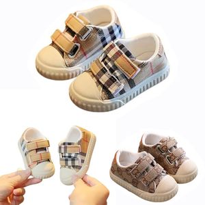 Baby Designer Eerste wandelaars Kid Platte schoenen Lente Baby Peuter Zuigelingen zachte bodem Antislip Prewalker Sneakers Cadeau