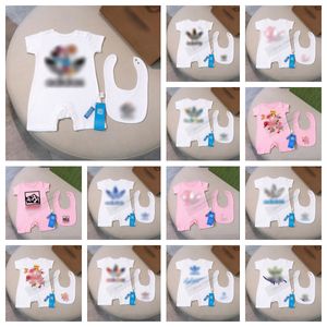 Babyontwerper rompers met slabbetjes 2 stks sets 0-24 maanden jongens meisjesbrief bedrukte shorts jumpsuits nieuw geboren kinderen katoenen zachte klimkleding z7726