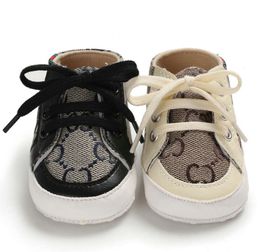 Baby Designers Chaussures Nouveau-né pour enfant baskets Ventilate Boy Girl Soft Sole Crib First Walkers 0-18 mois