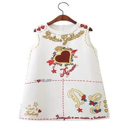 Nouveau Style Filles Robe Sans Manches Saint Valentin Amour Coeur Imprimé A-ligne Princesse Robe Bébé Fille Robes Enfants Designer