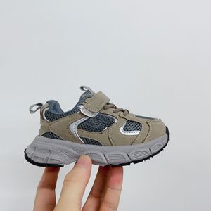 Zapatos deportivos informales con letras para bebé, calzado clásico y cómodo para correr con suela blanda, otoño 2023, nuevo producto