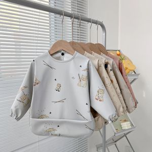 Bavoirs d'alimentation pour bébé à manches longues pour bébés garçons filles tabliers à bavette imprimés de dessins animés mignons faciles à nettoyer enfants blouses d'art imperméables y240115