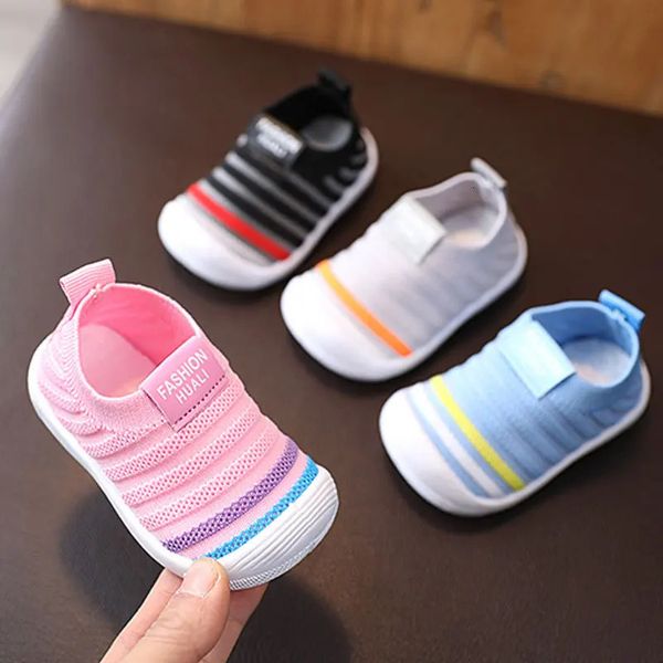 Baby First Walkers Chaussures en tricot pour enfants Toddler Girls Soft Sole Sole intérieur Outdoor Casual pour garçon 1 an Zapatos printemps automne 240425