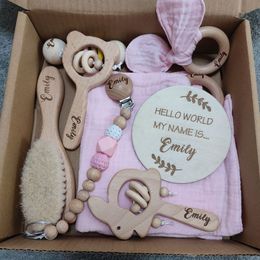 Baby cadeau box 8 stks met gepersonaliseerde naam, natuurlijke houten titel rammelaarset, aangepast babyspeelgoed, babynaam aankondiging babyborstel