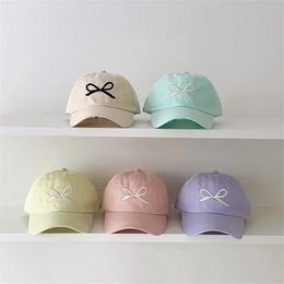 Baby Girl Bow Broidered Baseball Caps Enfants Casual Peak Paped Hat Adjustable Basser Girls Girls Sun Chaps Kids Accessoires 240516