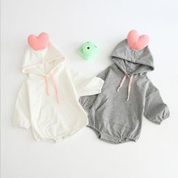 Baby meisje romper hart pasgeboren meisje jumpsuit grote zak jongen hooded rompertjes katoen lange mouw bodysuit boutique babykleding BT4381