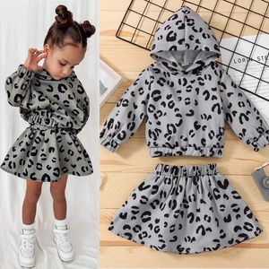 Vêtements pour bébés filles printemps et automne costumes de la mode léopard pull à capuche jupes courtes en deux pièces 1 6y 231221