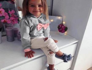 Ensembles de vêtements pour bébés filles 2 pièces à manches longues à capuche avec nœud papillon TopsPants enfants vêtements d'hiver ensemble de vêtements pour enfants roupas menina2500579