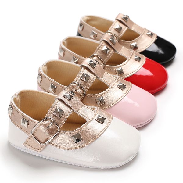 Chaussures en cuir PU pour bébés filles, premiers pas pour nouveau-nés, semelle en coton, chaussures de princesse à rivets pour nourrissons, printemps