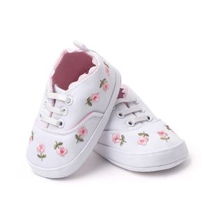 Bébé filles premiers marcheurs blanc rose Floral brodé semelles souples chaussures Prewalker marche enfant en bas âge chaussures décontractées pour enfants