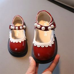 Baby meisjes lakleer schoenen mode kleding schoenen voor meisjes zachte zool veelzijdige parel ondiepe mond Mary Jane schoenen 240122