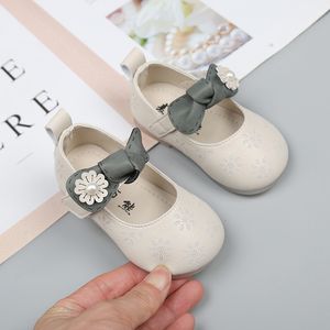 Zapatos para niñas pequeñas con lazo de fondo suave, bonito vestido de princesa, zapatos de fiesta de cuero PU, calzado coreano para niñas, plantilla 11,5-13. LJ201104
