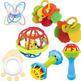 Baby Handing Grasp Ball Rattles Fitness Soft Rubbery Fish String Teether Infant 01 ans Toys éducatifs 240407