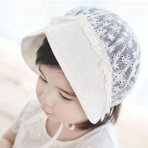 Chapeau bébé dentelle creux Printemps Été Mignon Princesse Fleur Cap Fille Tout-petits enfants Visor plage seau chapeaux de soleil MZ06