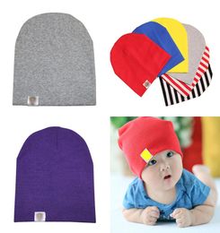 Chapeau bébé couleur solide nouveau-né en tête de casquette de coton pouf pouf congénulant chapeaux de bande