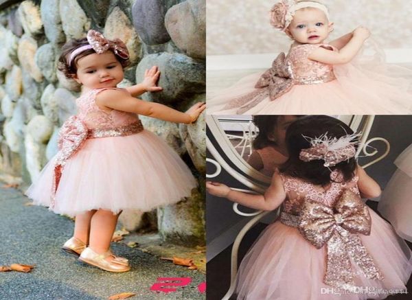 Bébé infantile enfant en bas âge robes de fête d'anniversaire Blush Rose or Rose paillettes arc dentelle col rond thé longueur Tutu mariage fleur fille Dre7499497