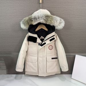 Kinderjas Designer Designer Baby Down Coats Jacket Kidkleding met badge Hooded Tops Dikke Warm Outwear Girl Boy Girls Outerwear Classic Parkas 100% Wolf Fur Collar