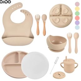 Supplis de sevrage LED à LED Baby Fourniture de silicone Alimentation Set Auto-tasse Bol Assiette divisée pour les enfants Enfants pour manger Kit Vide avec couvercle 240321