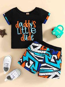 T-shirt graphique à lettres et short à imprimé géométrique pour bébé SHE