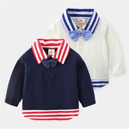 Baby lange mouwen t-shirt lente kinderen clothiing kid's strikje faux tweedelige tops strip patchwork basic voor jongens 210529