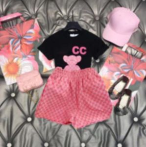 Baby luxe designer kleding sets voor kinderen t-shirt roze monogram shortst kleren Brits modiemerk zomer kinderen schatten en meisjes katoen tweedelig