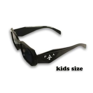Bebé Gafas de sol triangulares de lujo Moda Niños Gafas de sol P Diseñador polarizado para niño niña Gafas Gafas de sol Marco completo Gafas de sol Gafas de playa CSG2402043