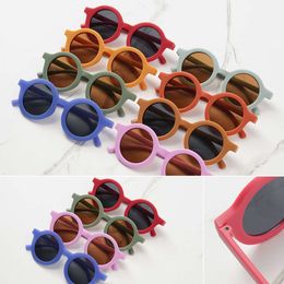 Baby matte kinderzonnebrillen trendy ronde frame retro mocha gekleurde bril UV400 anti paarse lijn L2405