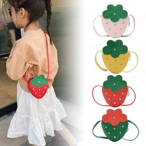 Mini pochette à monnaie pour bébé, joli sac à bandoulière en forme de fruits pour enfants filles, petit portefeuille d'argent, porte-monnaie aux fraises, cadeau pour tout-petits, 2021