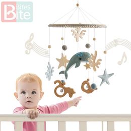 Baby Mouse Toy Mobile 0-12 maanden houten geboren muziekdoos onder water walvissen hangende speelgoedstandaard Baby Crib Toy 240506