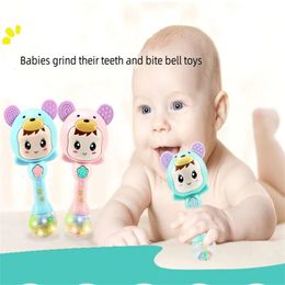 Baby Music Flash Rammlee kan worden gebeten door zachte kauwgom hand bell zand hamer kiezen tanden geboorte vroege educatie bed speelgoed 231221