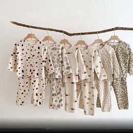 Conjunto de pijamas para bebés Ropa de dormir Ropa de dormir para niños Manga larga Niño niña Oblea de algodón transpirable Ropa para niños superior e inferior 240314