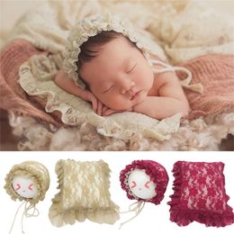 Baby Photo Props Accesorios Bebe Girl Hat Posing 2pcs Set Recién Nacido Infantil Fotos Ropa Encaje Almohada Beanie Y201024