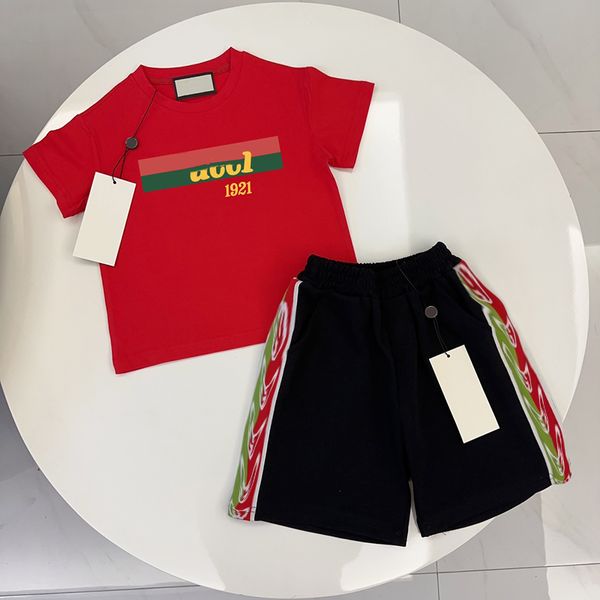 Baby Pulever Shirt Beld Bords Diseñador Diseñador Dos piezas G Set Kids Luxury Track Sportsuits para niños Camisetas de verano pantalones cortos de verano