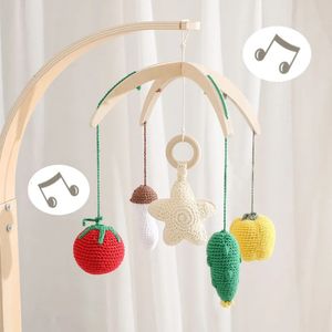 Baby Rattles Crib Mobiles Toys 0-12 mois Boîte musicale née Bed Bell Crochet Fruit Teether Star Hand Ring Set Gift 240418